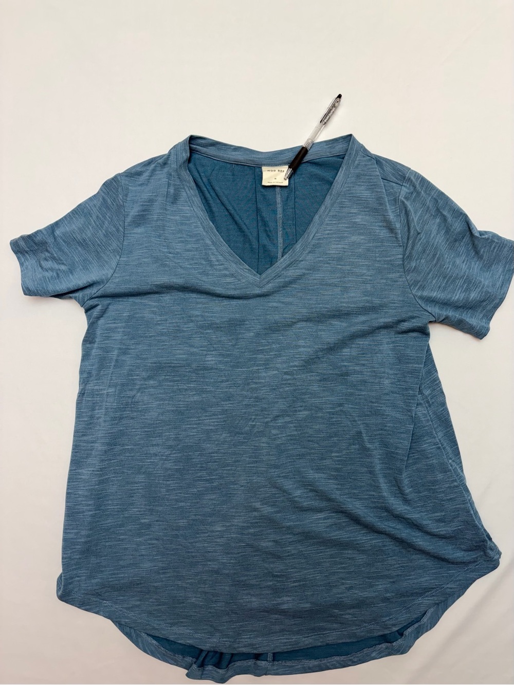 MOD REF Womens Medium Heathered Slate Blue V-Neck Pleat Back T-Shirt High-Low